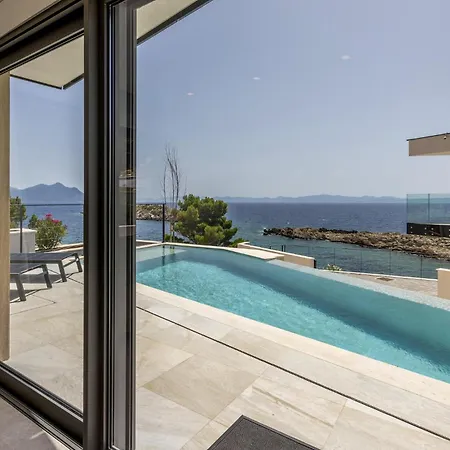 Luxurious In Dingac With Sauna