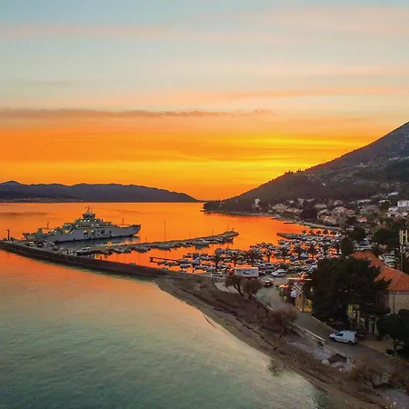 Luxurious In Dingac With Sauna