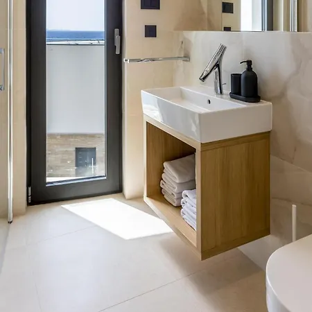 بيت للعطل Luxurious In Dingac With Sauna Gornji Dingač